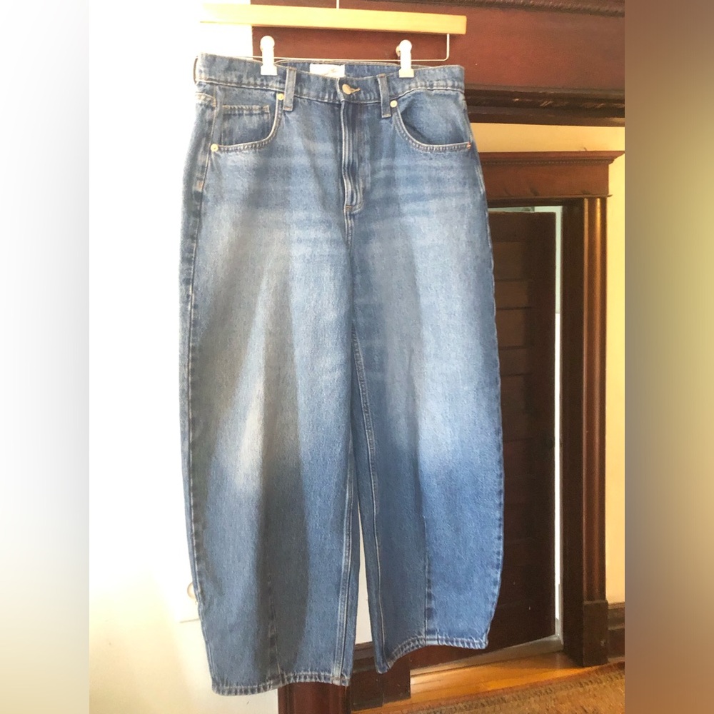Universal Thread NWOT barrel Jeans